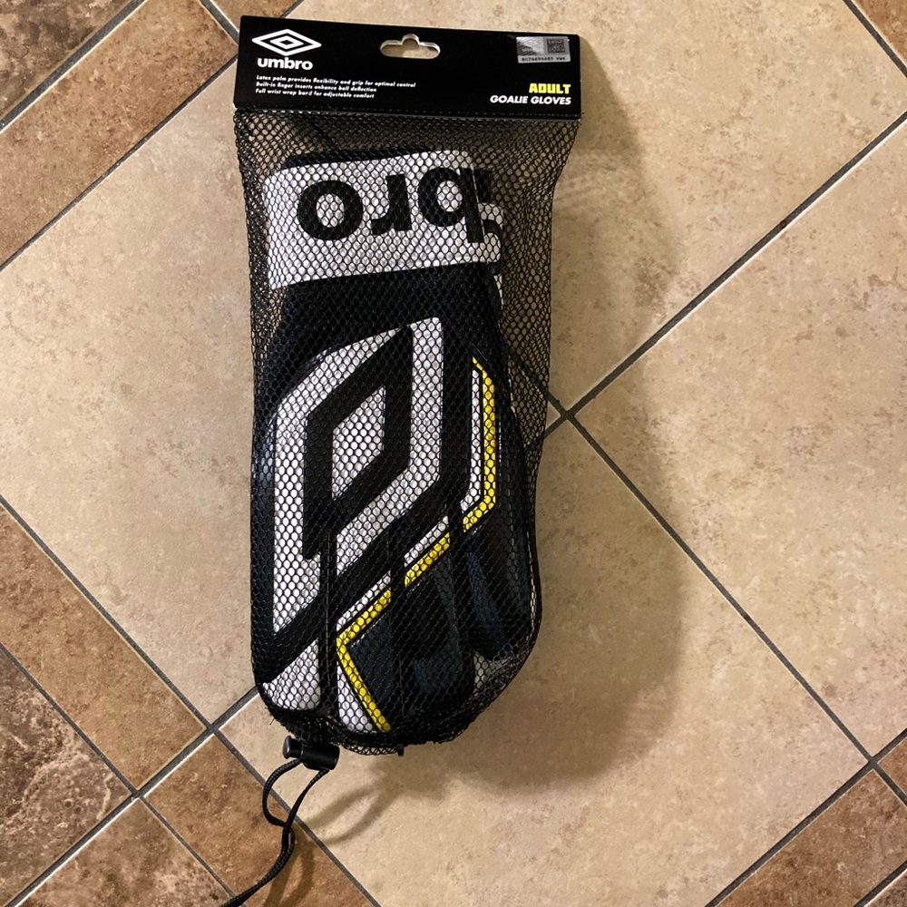 Umbro goalie gloves